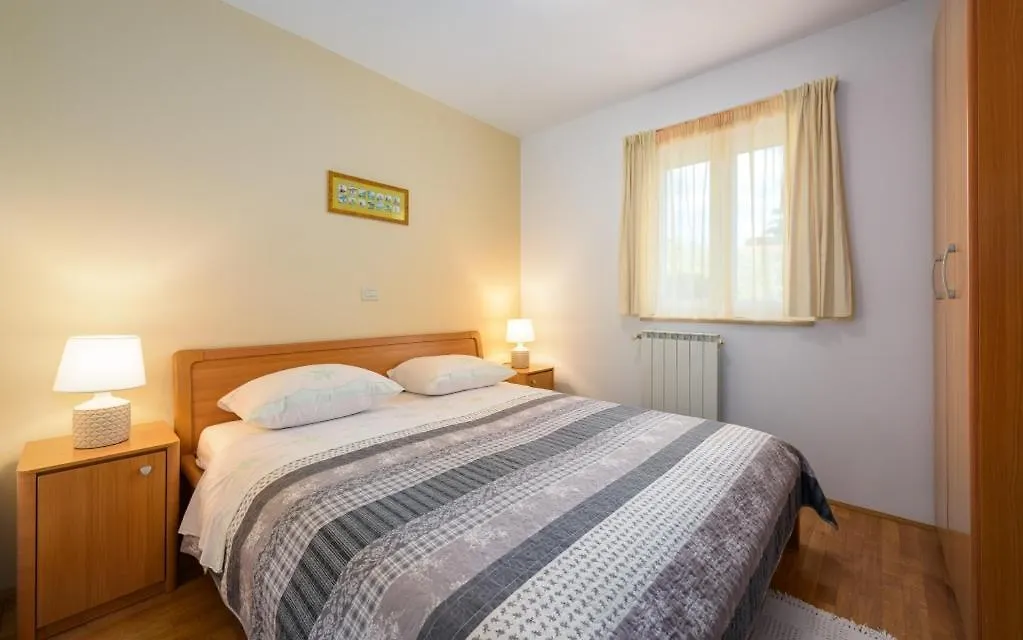 Villa Franka 113 Bašanija 0*,